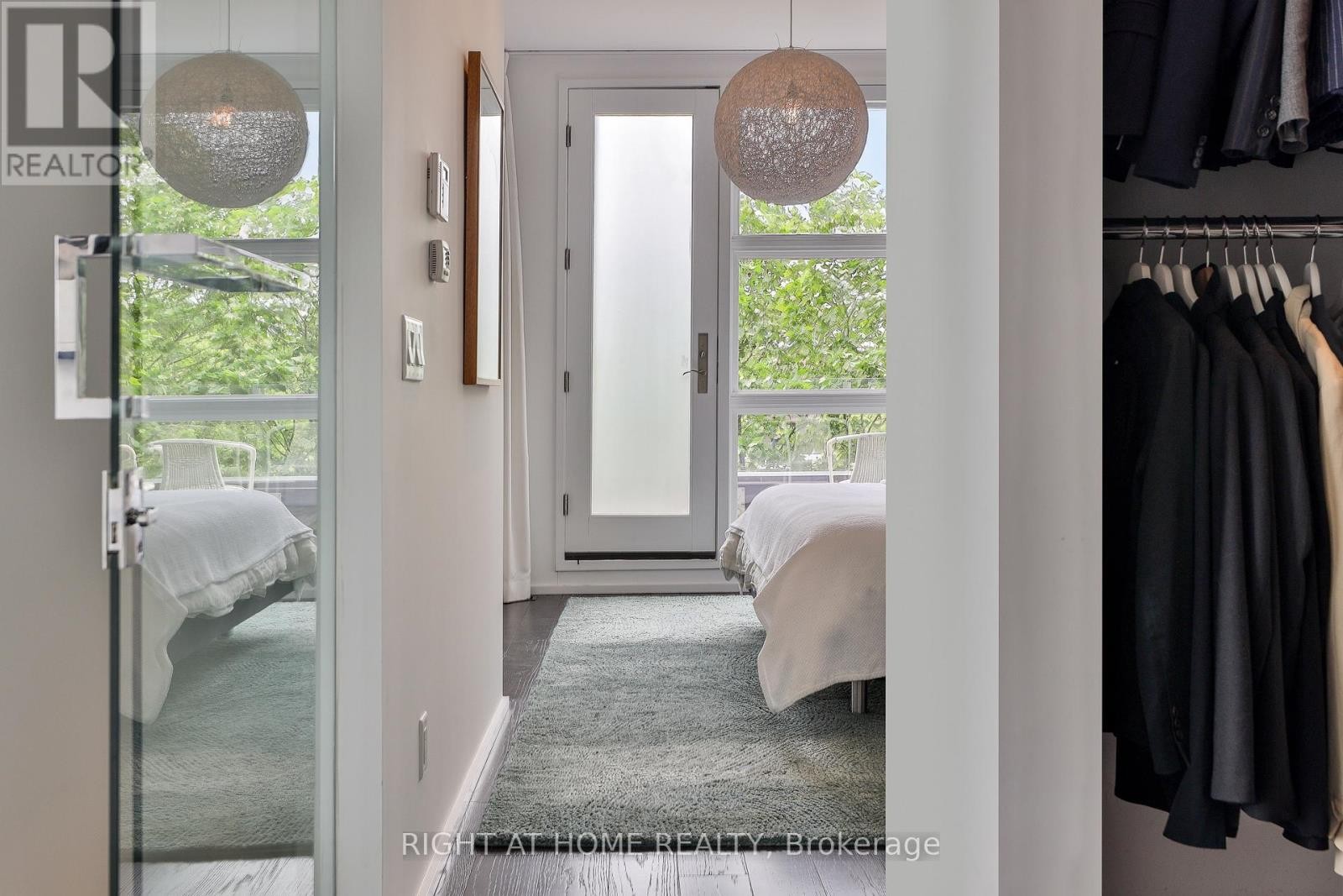 












207 CLAREMONT STREET

,
Toronto (Trinity-Bellwoods),




Ontario
M6J2N1

