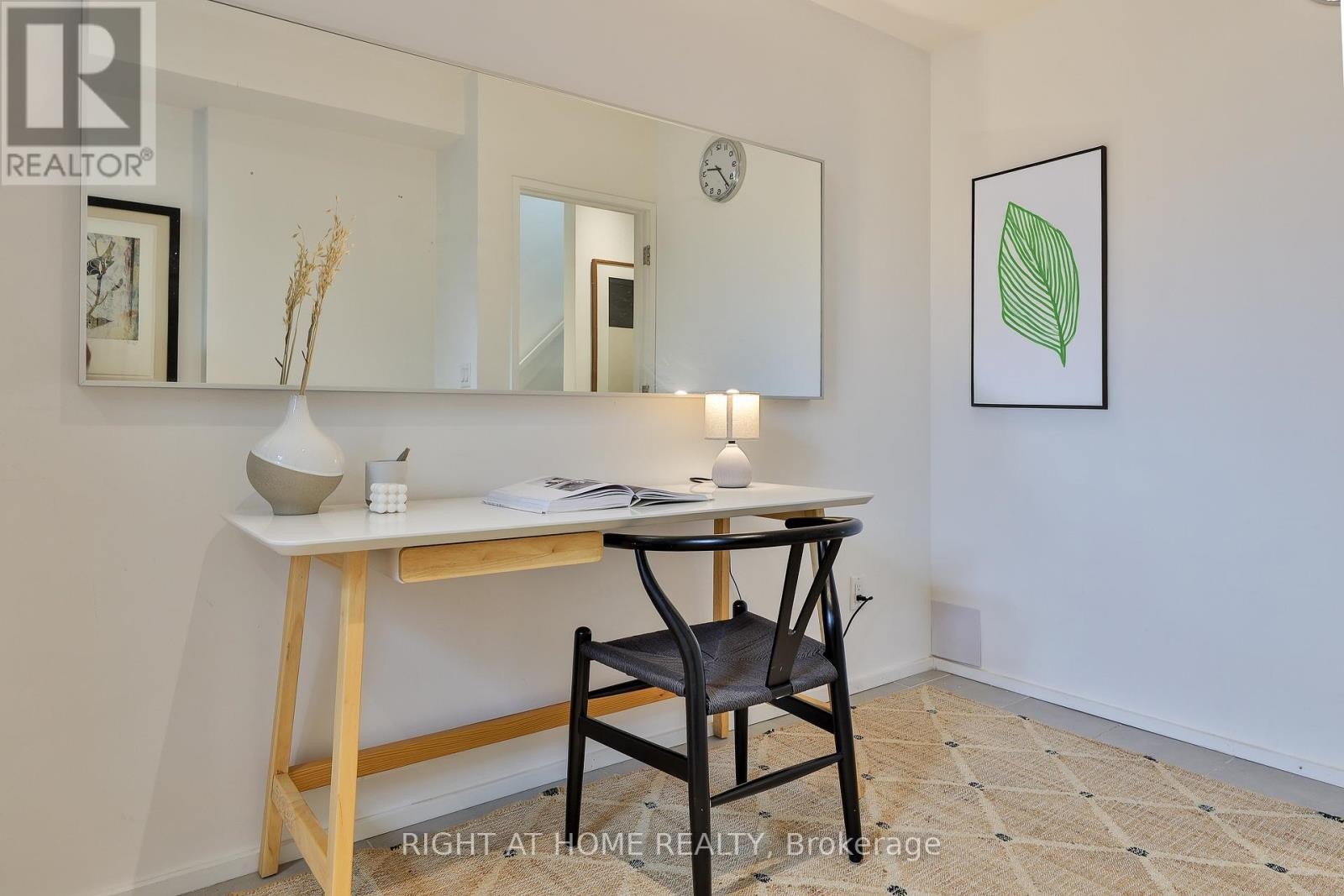 












207 CLAREMONT STREET

,
Toronto (Trinity-Bellwoods),




Ontario
M6J2N1

