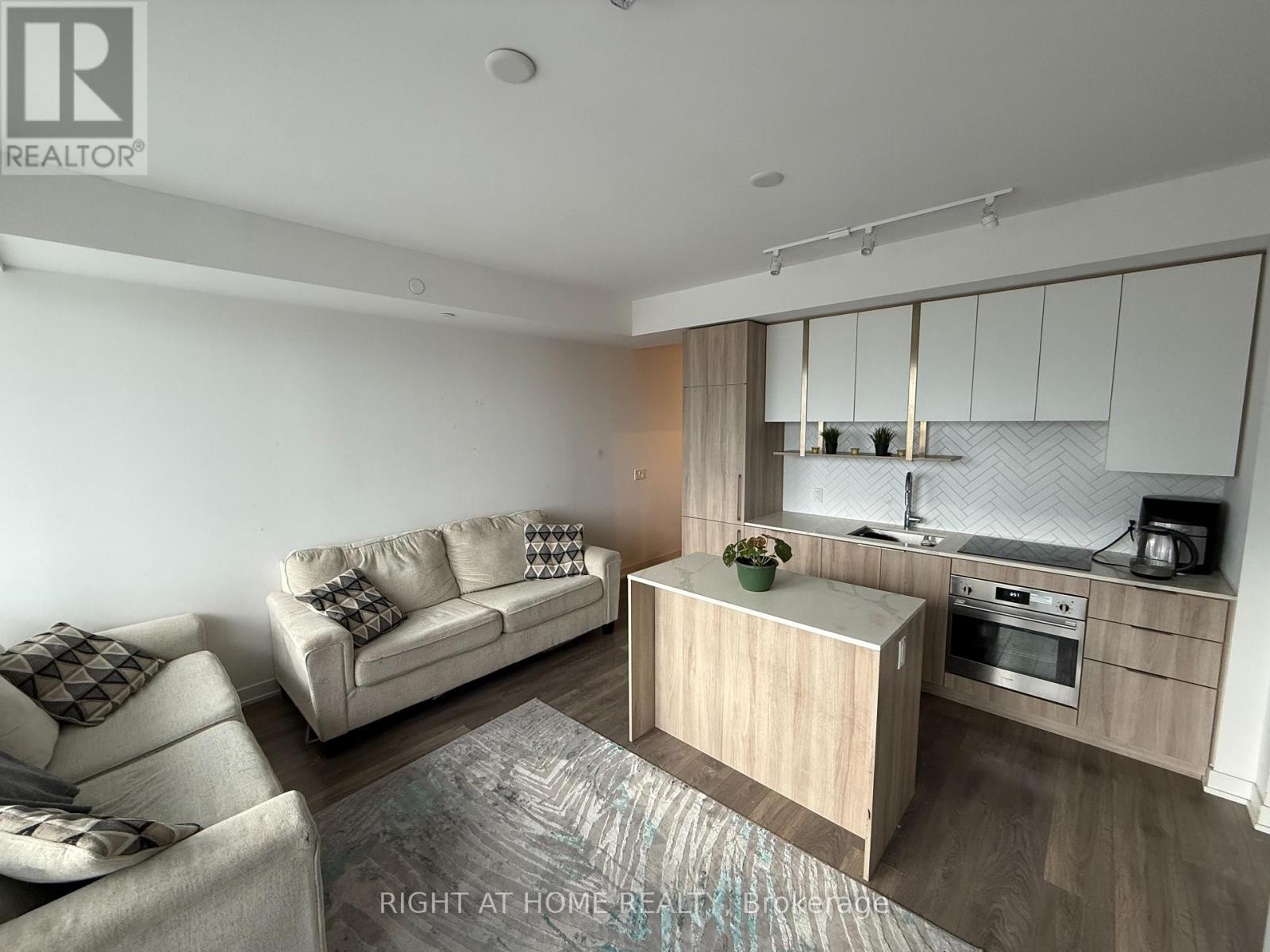 












1811 - 15 HOLMES AVENUE

,
Toronto (Willowdale East),




Ontario
M2N4L8

