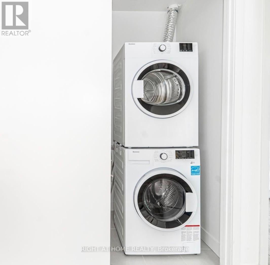 












1811 - 15 HOLMES AVENUE

,
Toronto (Willowdale East),




Ontario
M2N4L8

