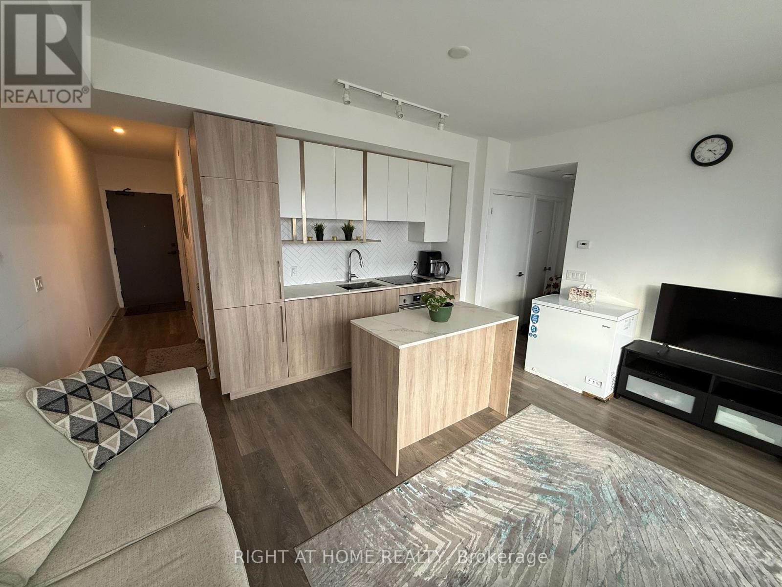 












1811 - 15 HOLMES AVENUE

,
Toronto (Willowdale East),




Ontario
M2N4L8

