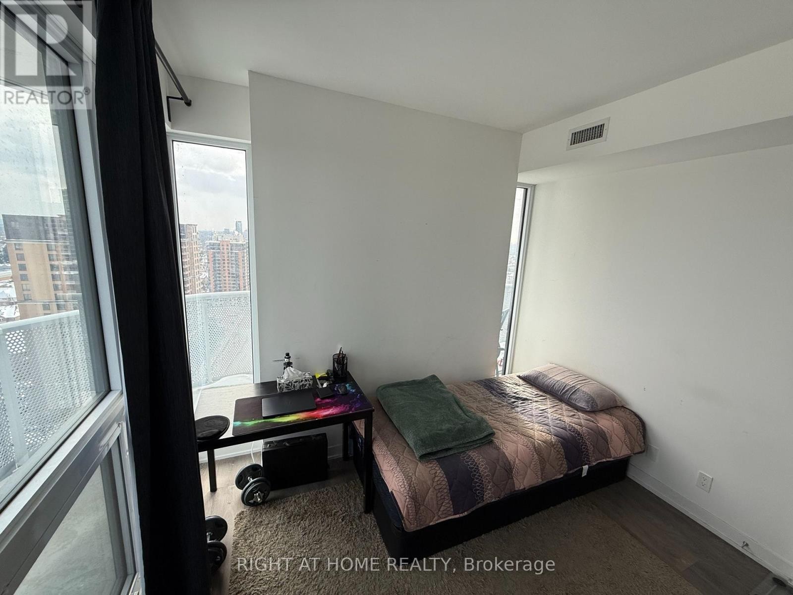 












1811 - 15 HOLMES AVENUE

,
Toronto (Willowdale East),




Ontario
M2N4L8

