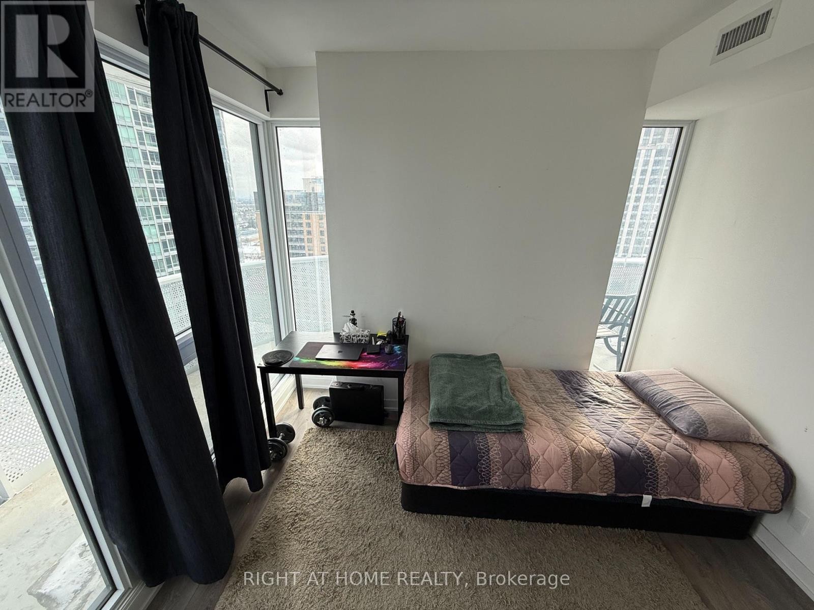 












1811 - 15 HOLMES AVENUE

,
Toronto (Willowdale East),




Ontario
M2N4L8

