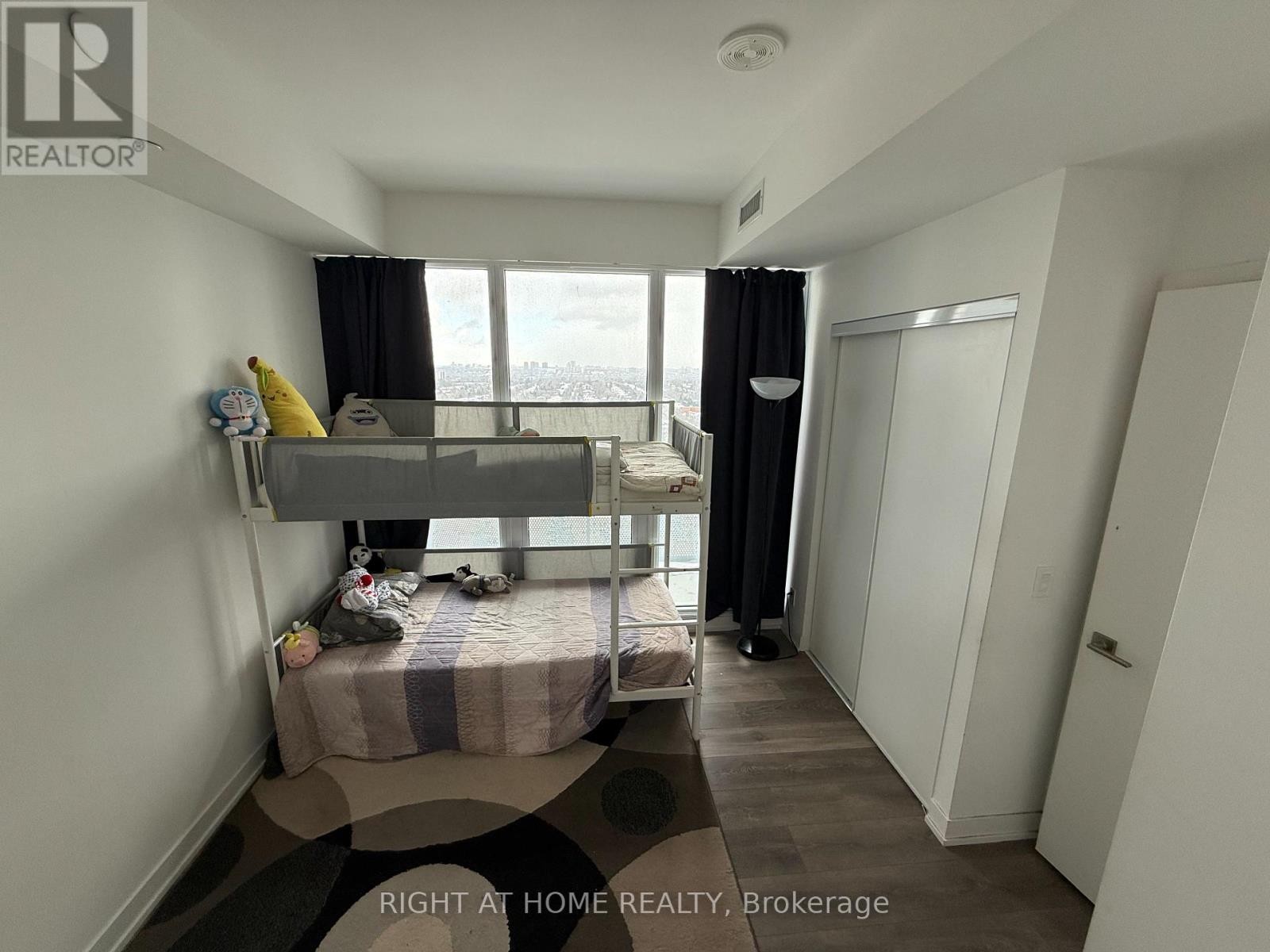 












1811 - 15 HOLMES AVENUE

,
Toronto (Willowdale East),




Ontario
M2N4L8

