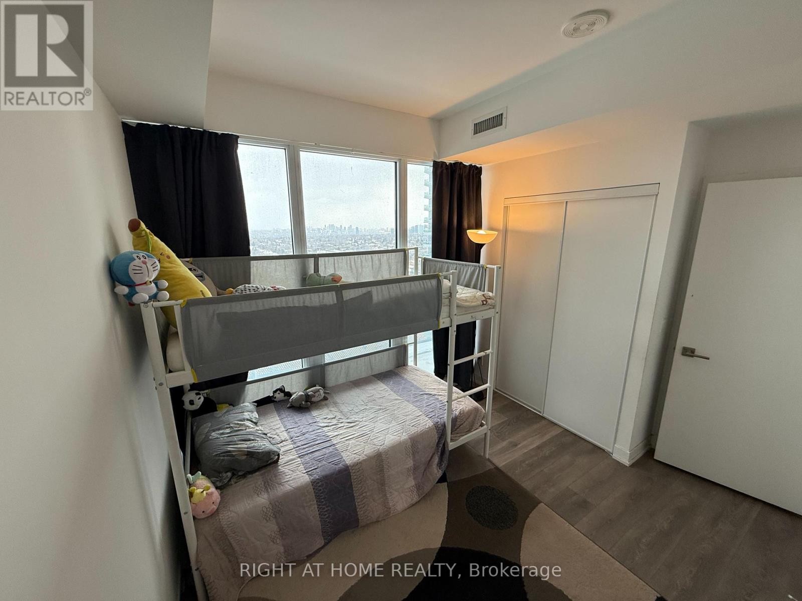 












1811 - 15 HOLMES AVENUE

,
Toronto (Willowdale East),




Ontario
M2N4L8

