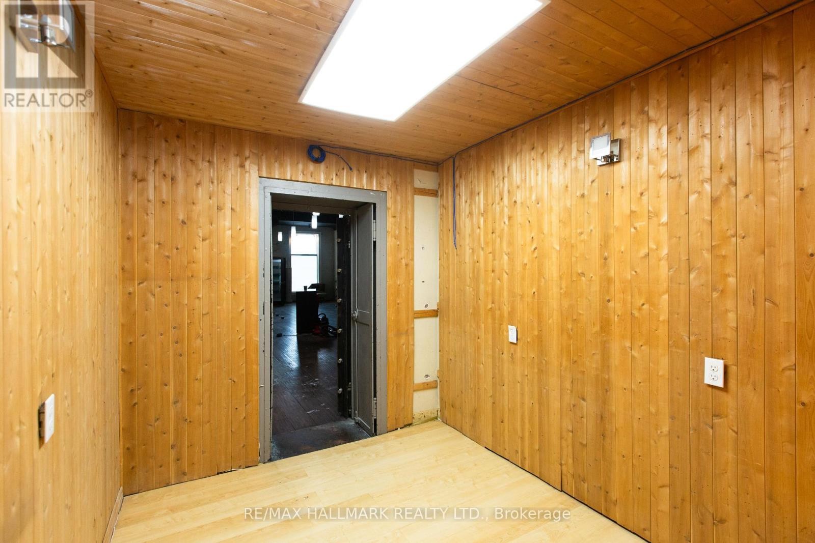 












306A EGLINTON AVENUE W

,
Toronto (Yonge-Eglinton),




Ontario
M4R1B2

