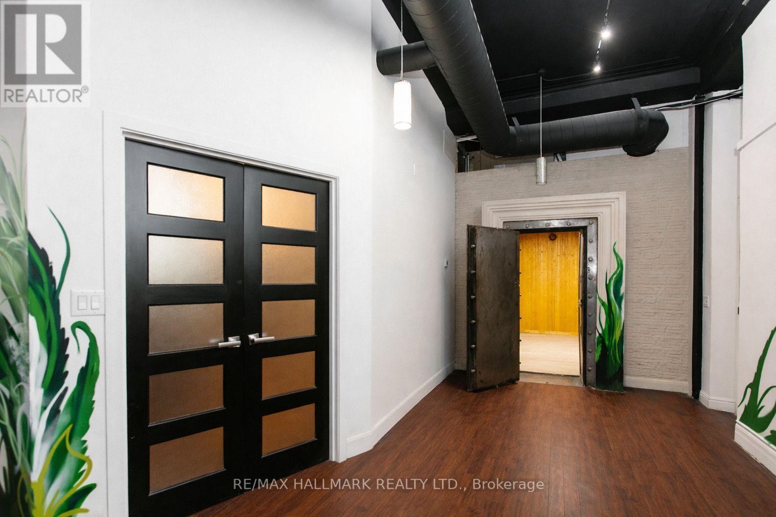 












306A EGLINTON AVENUE W

,
Toronto (Yonge-Eglinton),




Ontario
M4R1B2

