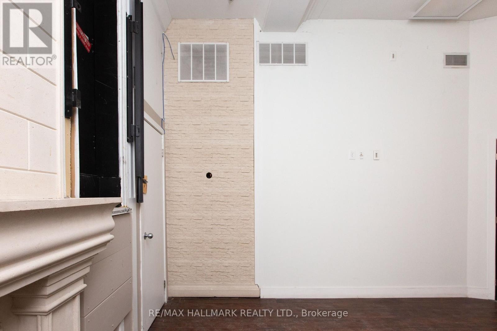 












306A EGLINTON AVENUE W

,
Toronto (Yonge-Eglinton),




Ontario
M4R1B2

