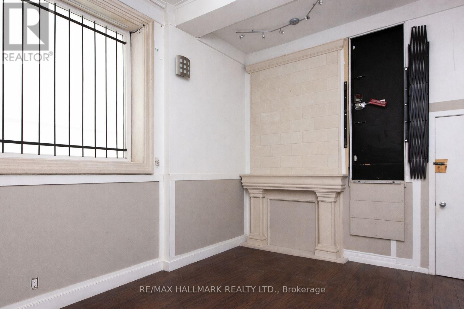 












306A EGLINTON AVENUE W

,
Toronto (Yonge-Eglinton),




Ontario
M4R1B2

