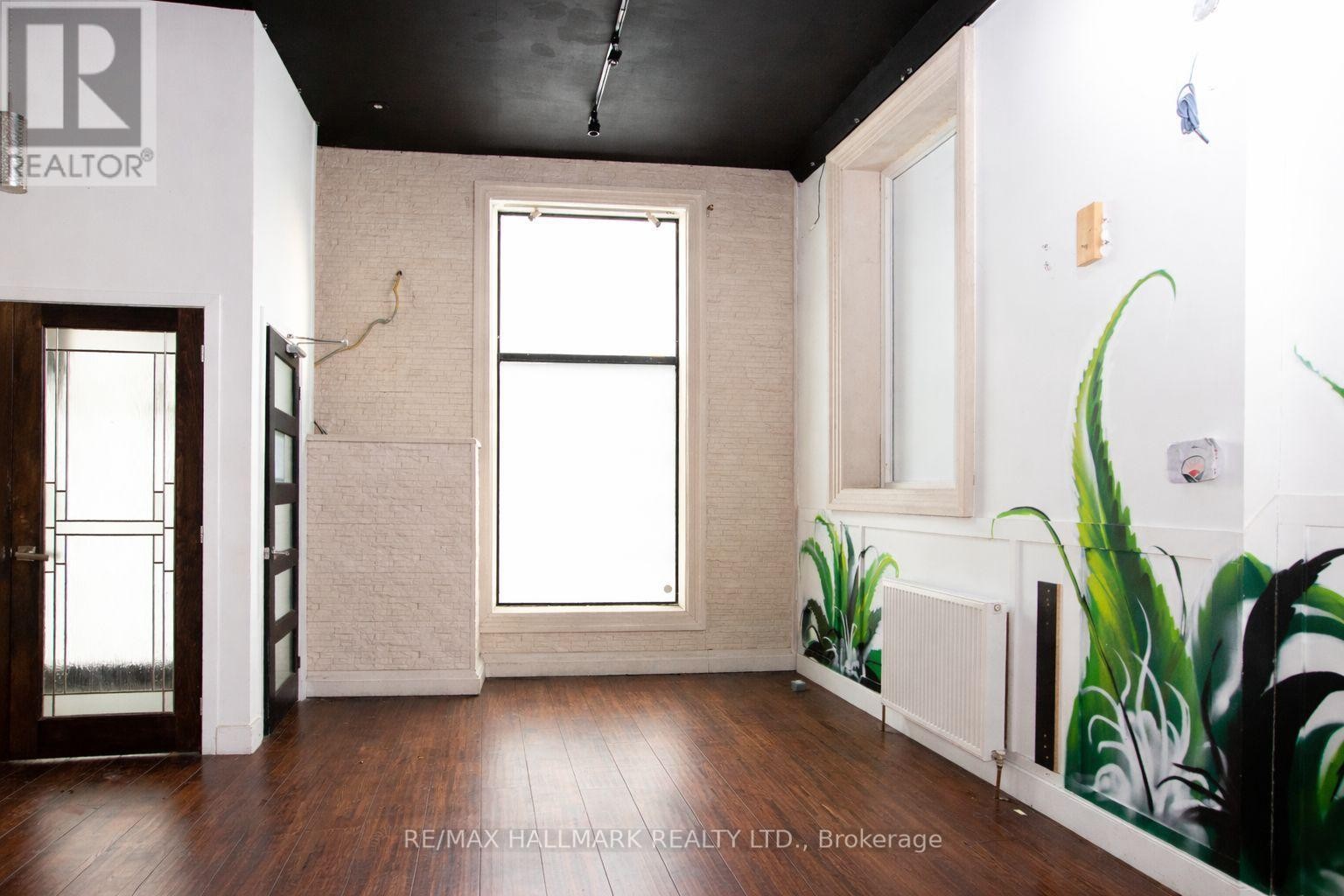 












306A EGLINTON AVENUE W

,
Toronto (Yonge-Eglinton),




Ontario
M4R1B2

