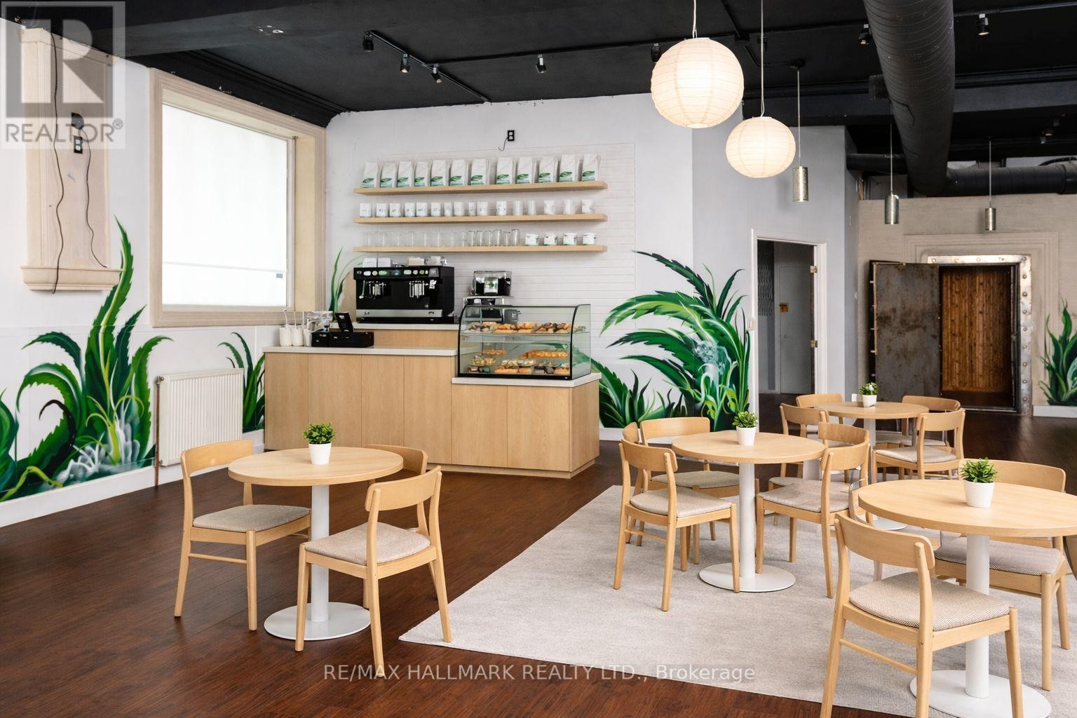 












306A EGLINTON AVENUE W

,
Toronto (Yonge-Eglinton),




Ontario
M4R1B2

