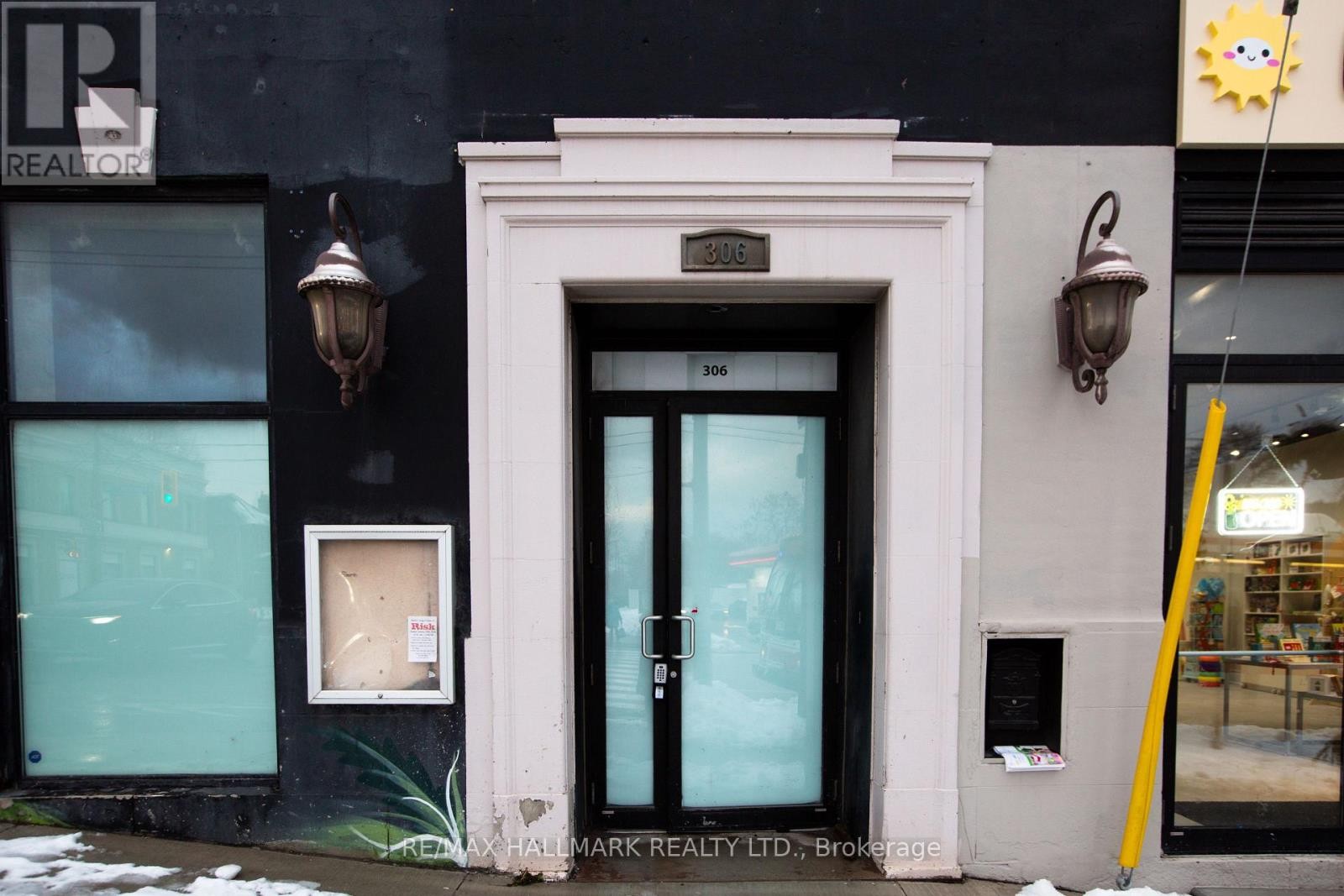 












306A EGLINTON AVENUE W

,
Toronto (Yonge-Eglinton),




Ontario
M4R1B2

