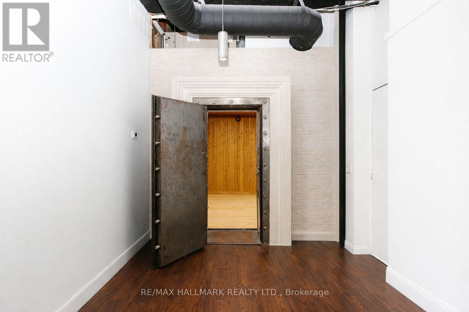 












306A EGLINTON AVENUE W

,
Toronto (Yonge-Eglinton),




Ontario
M4R1B2

