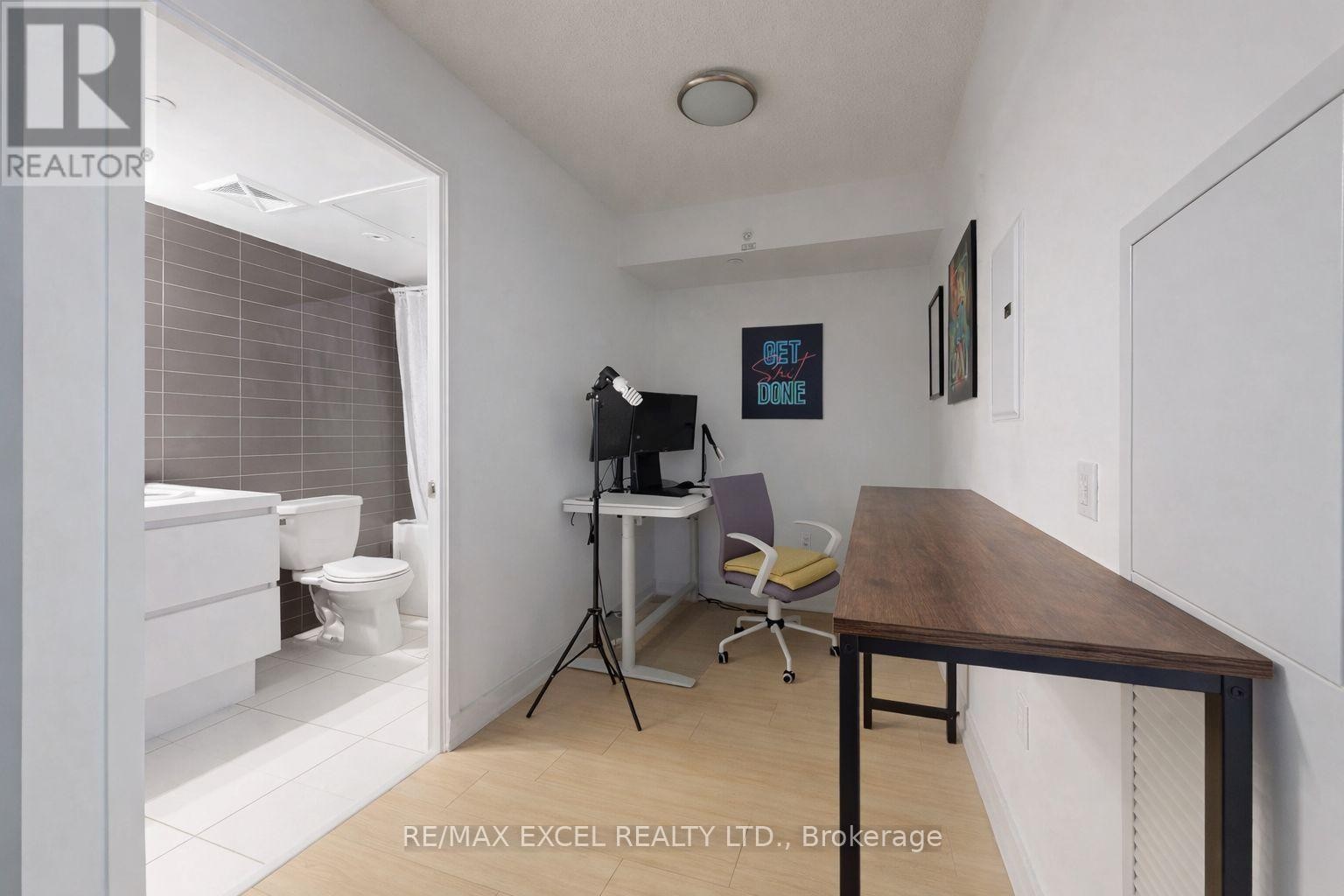 












1606 - 75 QUEENS WHARF ROAD

,
Toronto (Waterfront Communities),




Ontario
M5V0J8

