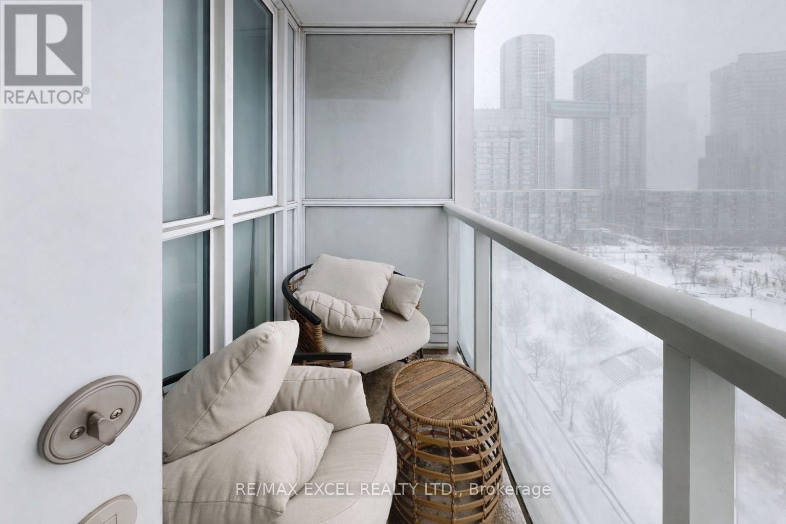 












1606 - 75 QUEENS WHARF ROAD

,
Toronto (Waterfront Communities),




Ontario
M5V0J8

