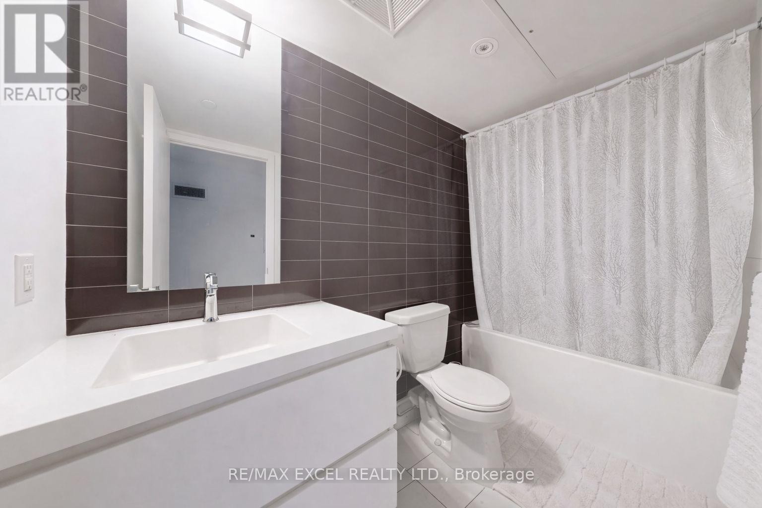 












1606 - 75 QUEENS WHARF ROAD

,
Toronto (Waterfront Communities),




Ontario
M5V0J8

