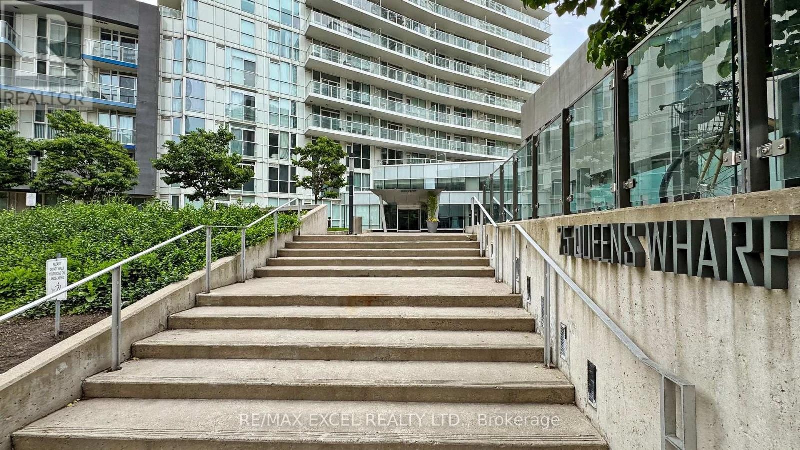 












1606 - 75 QUEENS WHARF ROAD

,
Toronto (Waterfront Communities),




Ontario
M5V0J8

