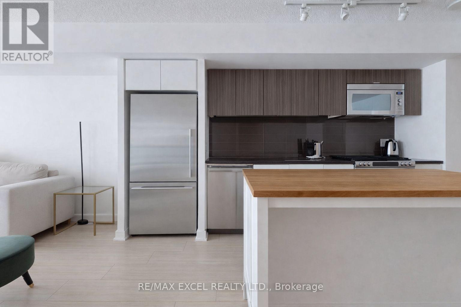 












1606 - 75 QUEENS WHARF ROAD

,
Toronto (Waterfront Communities),




Ontario
M5V0J8

