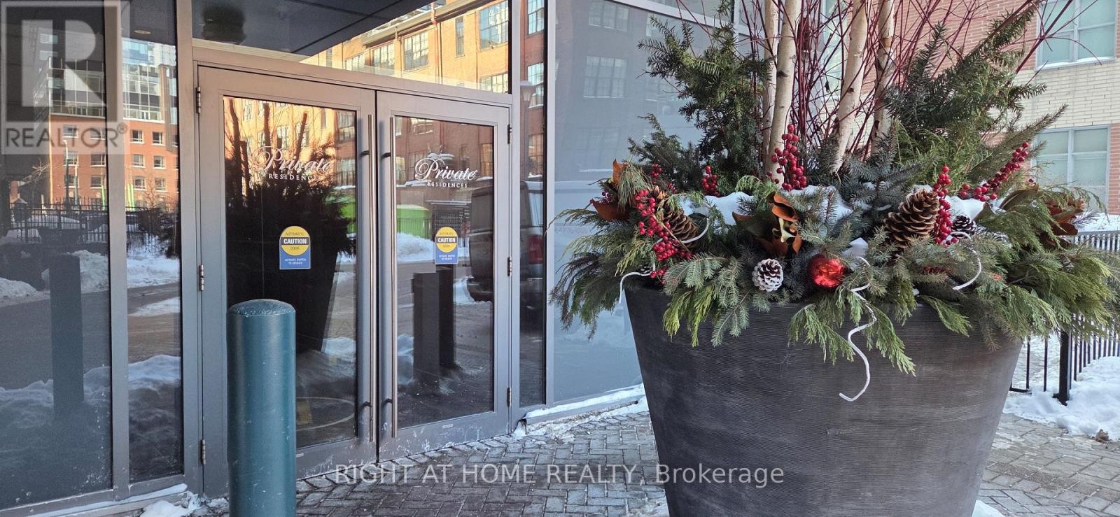 












911 - 478 KING STREET W

,
Toronto (Waterfront Communities),




Ontario
M5V0A8

