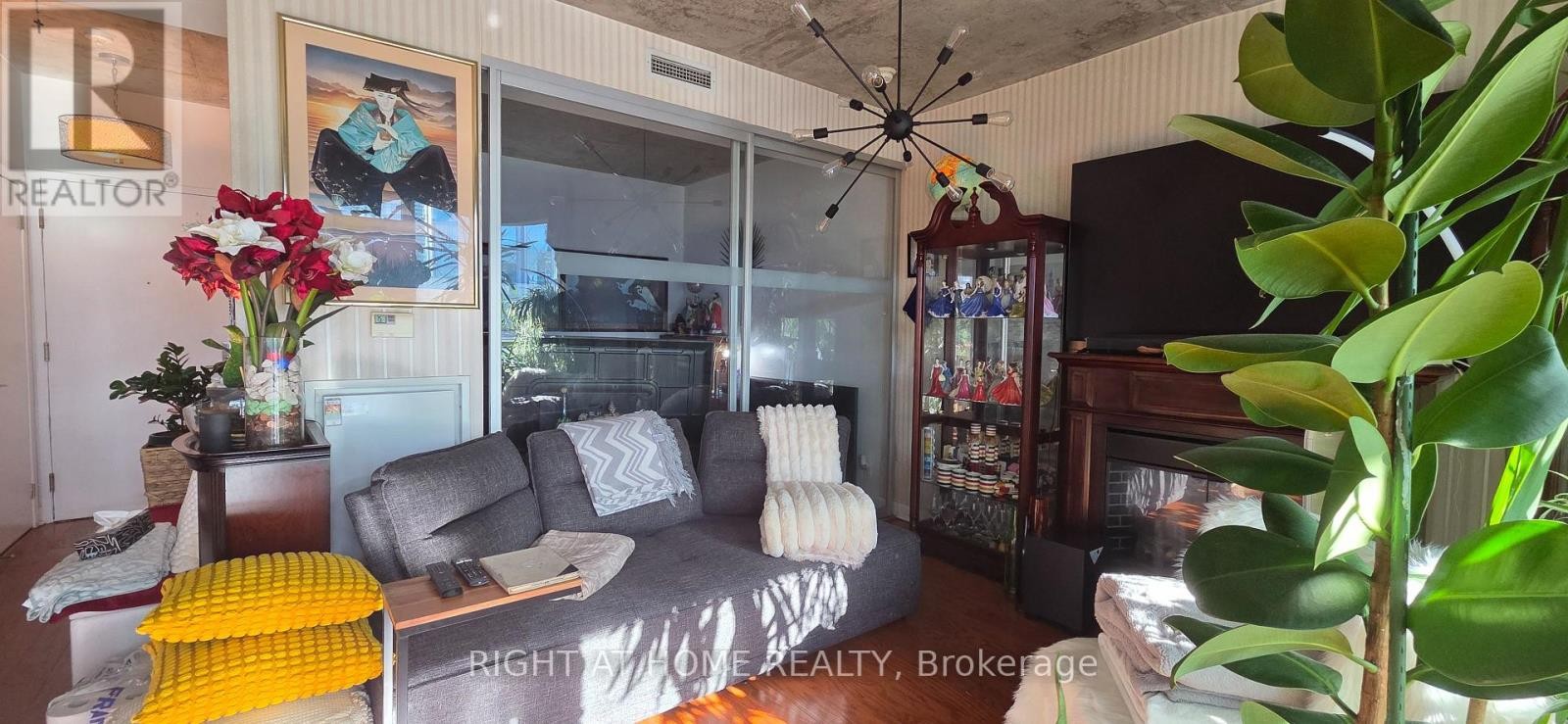 












911 - 478 KING STREET W

,
Toronto (Waterfront Communities),




Ontario
M5V0A8

