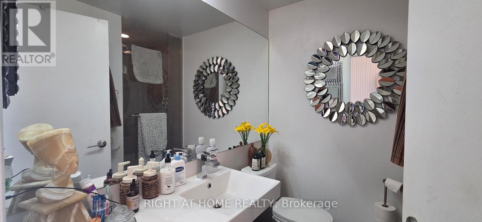 












911 - 478 KING STREET W

,
Toronto (Waterfront Communities),




Ontario
M5V0A8

