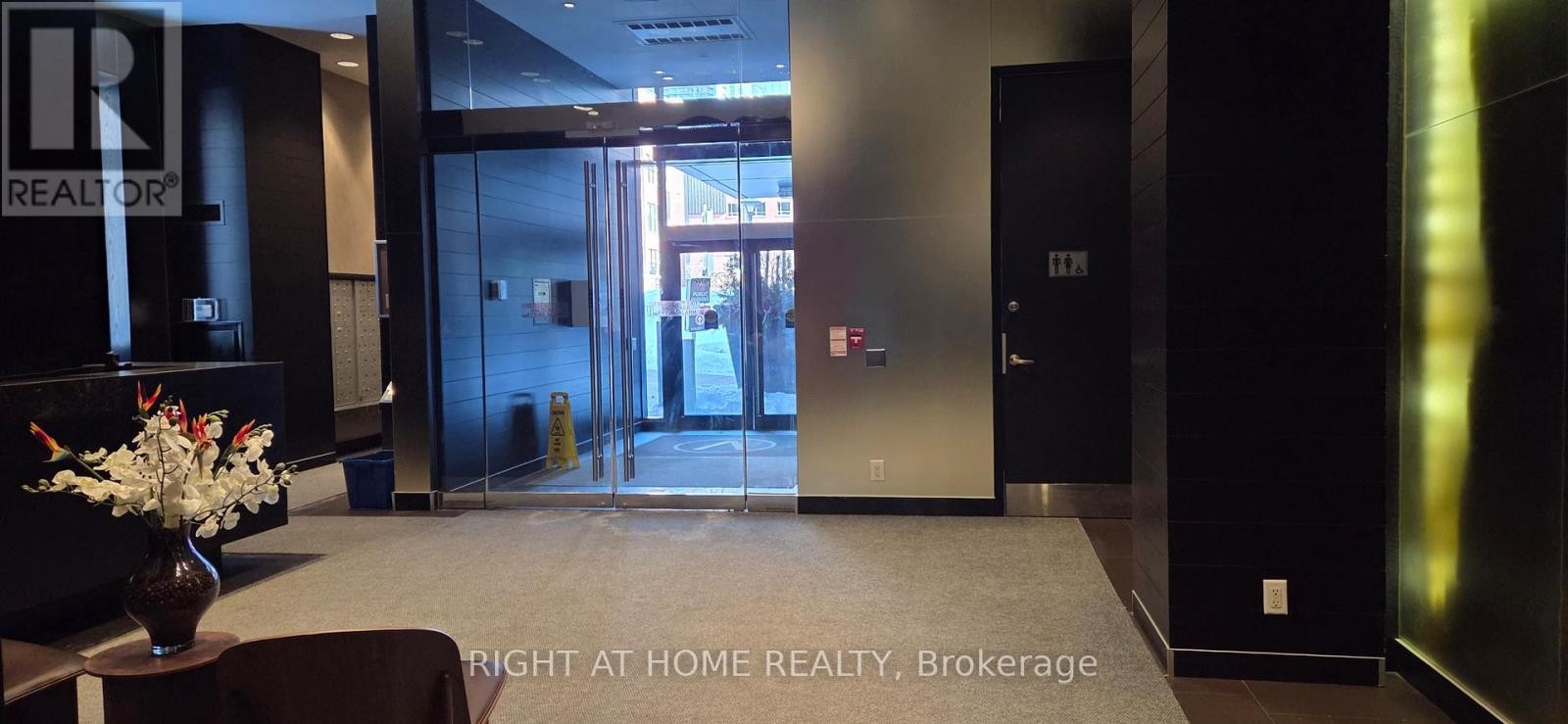 












911 - 478 KING STREET W

,
Toronto (Waterfront Communities),




Ontario
M5V0A8

