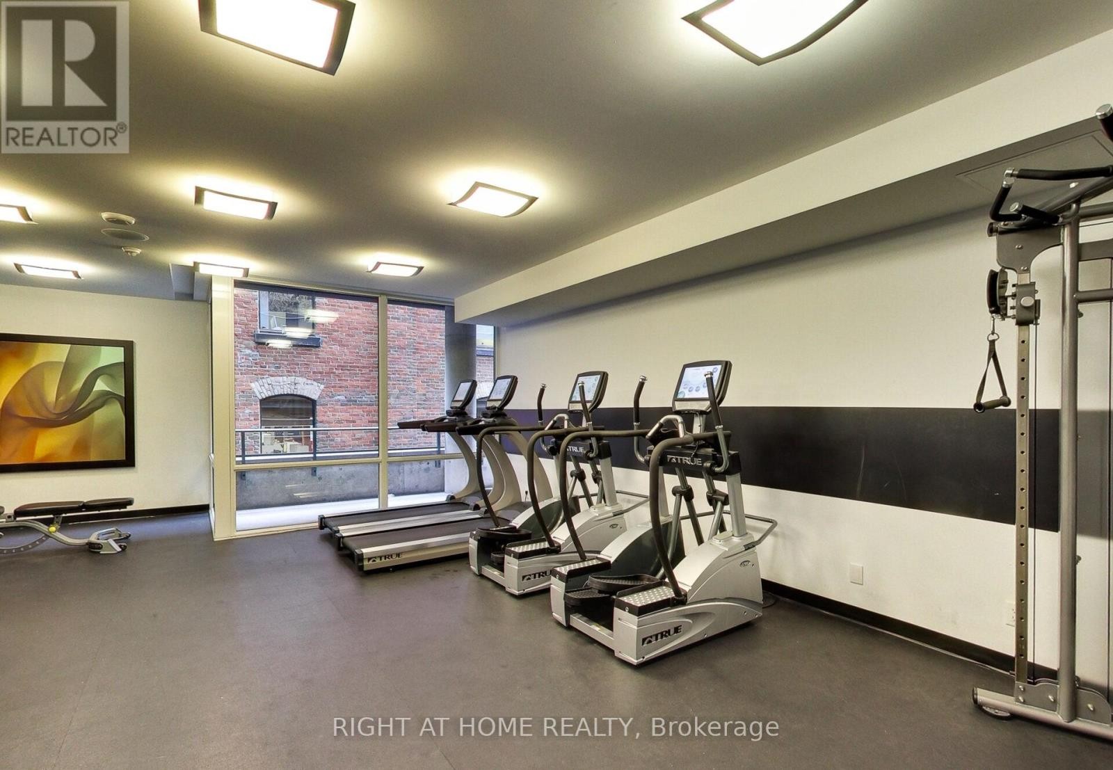 












911 - 478 KING STREET W

,
Toronto (Waterfront Communities),




Ontario
M5V0A8

