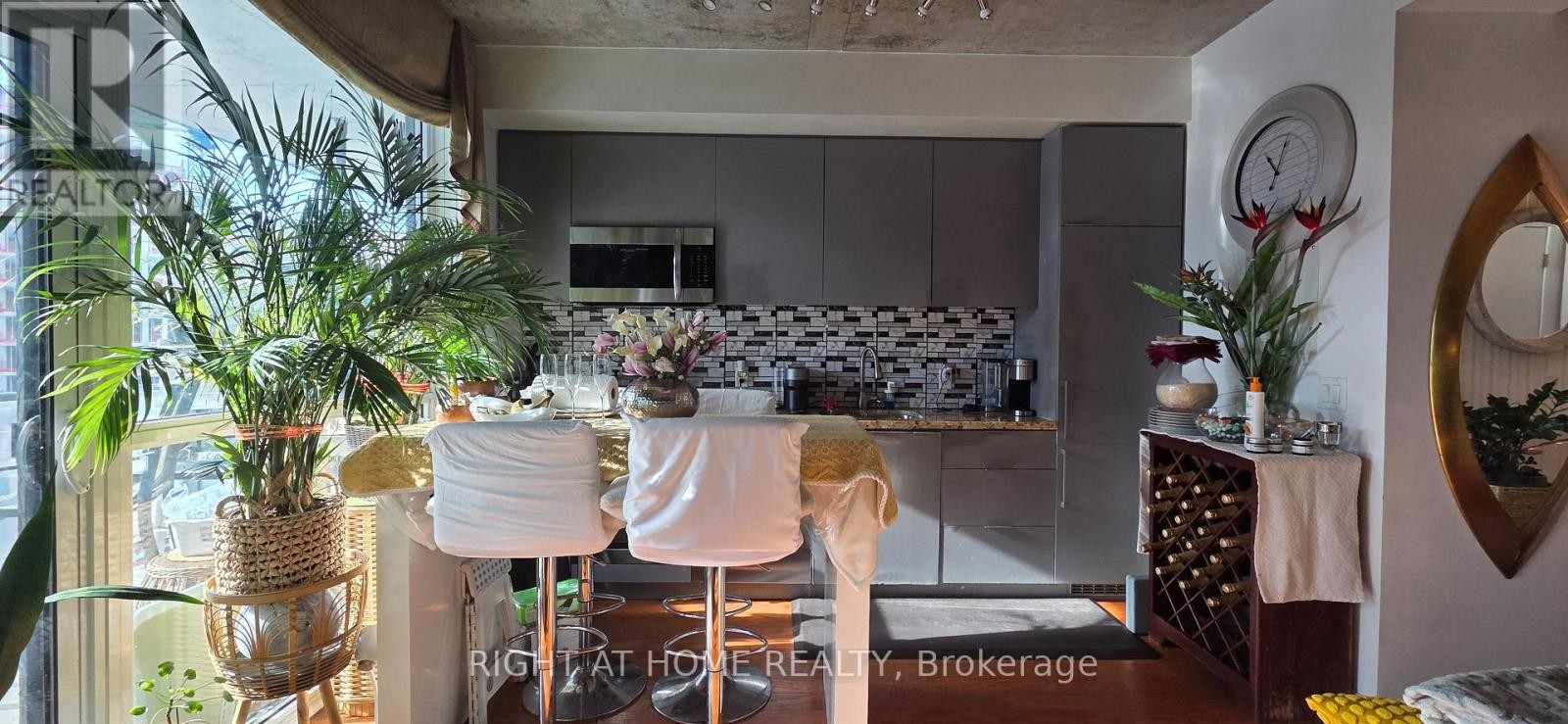 












911 - 478 KING STREET W

,
Toronto (Waterfront Communities),




Ontario
M5V0A8

