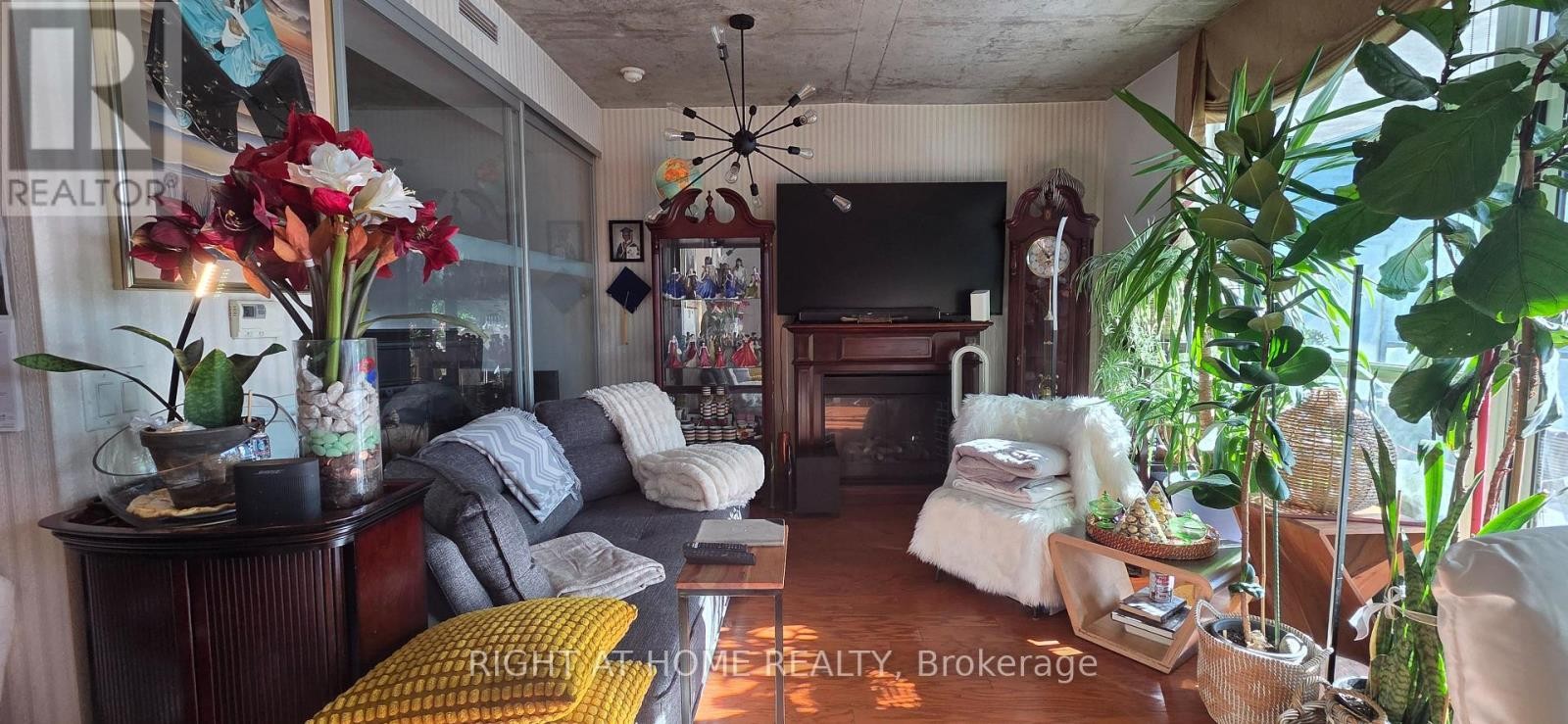 












911 - 478 KING STREET W

,
Toronto (Waterfront Communities),




Ontario
M5V0A8

