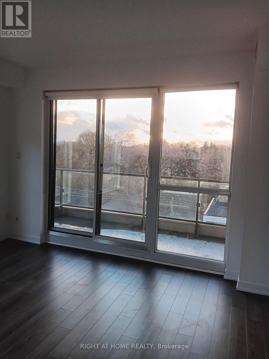 












607 - 60 BERWICK AVENUE

,
Toronto (Yonge-Eglinton),




Ontario
M5P0A3

