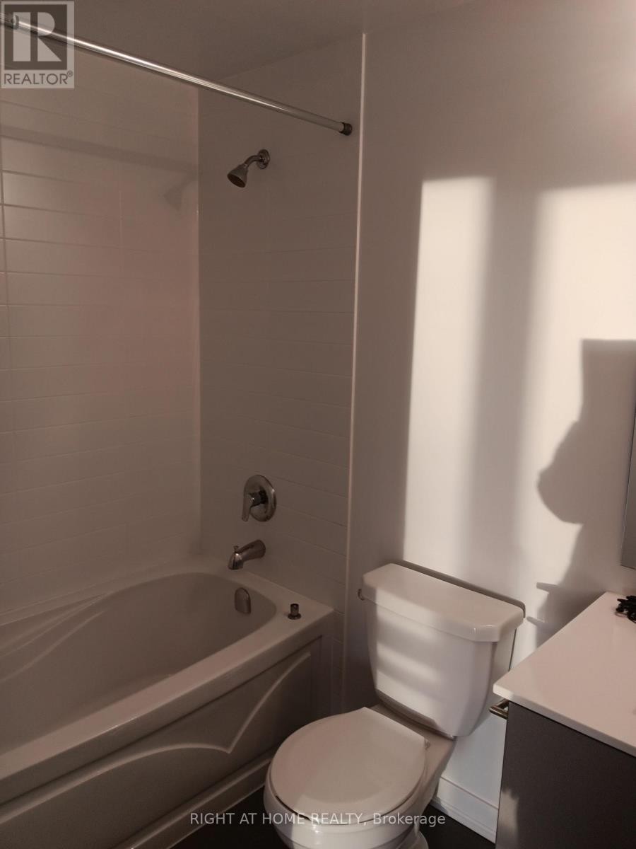 












607 - 60 BERWICK AVENUE

,
Toronto (Yonge-Eglinton),




Ontario
M5P0A3

