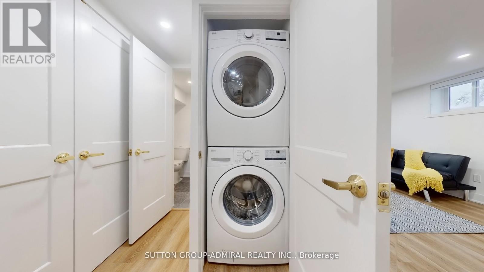 












105 BALTRAY CRESCENT

,
Toronto (Parkwoods-Donalda),




Ontario
M3A2H5

