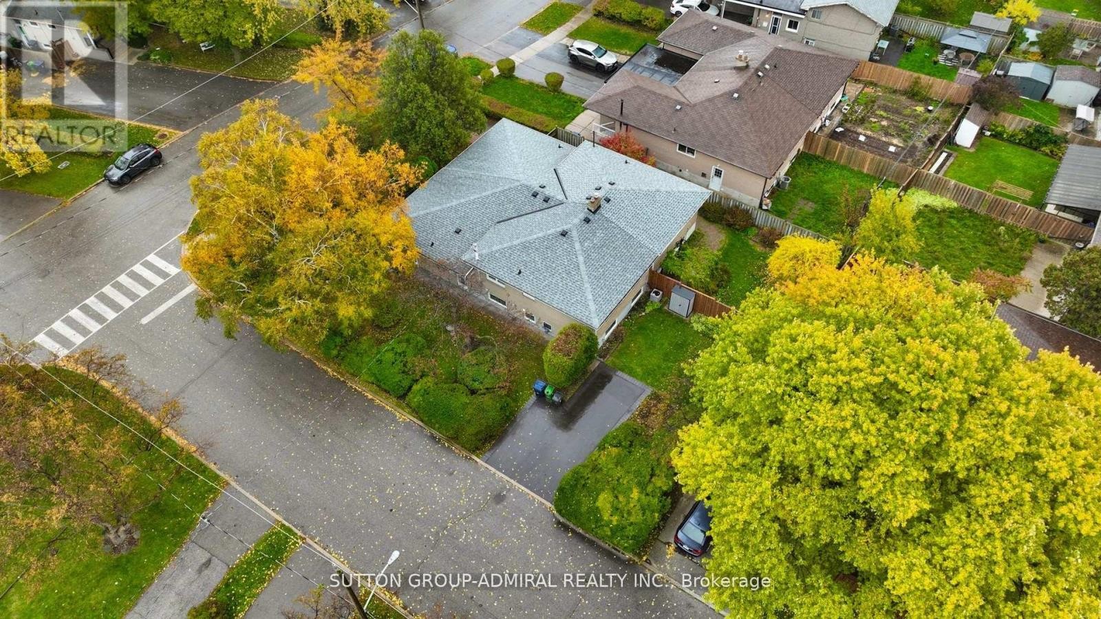 












105 BALTRAY CRESCENT

,
Toronto (Parkwoods-Donalda),




Ontario
M3A2H5

