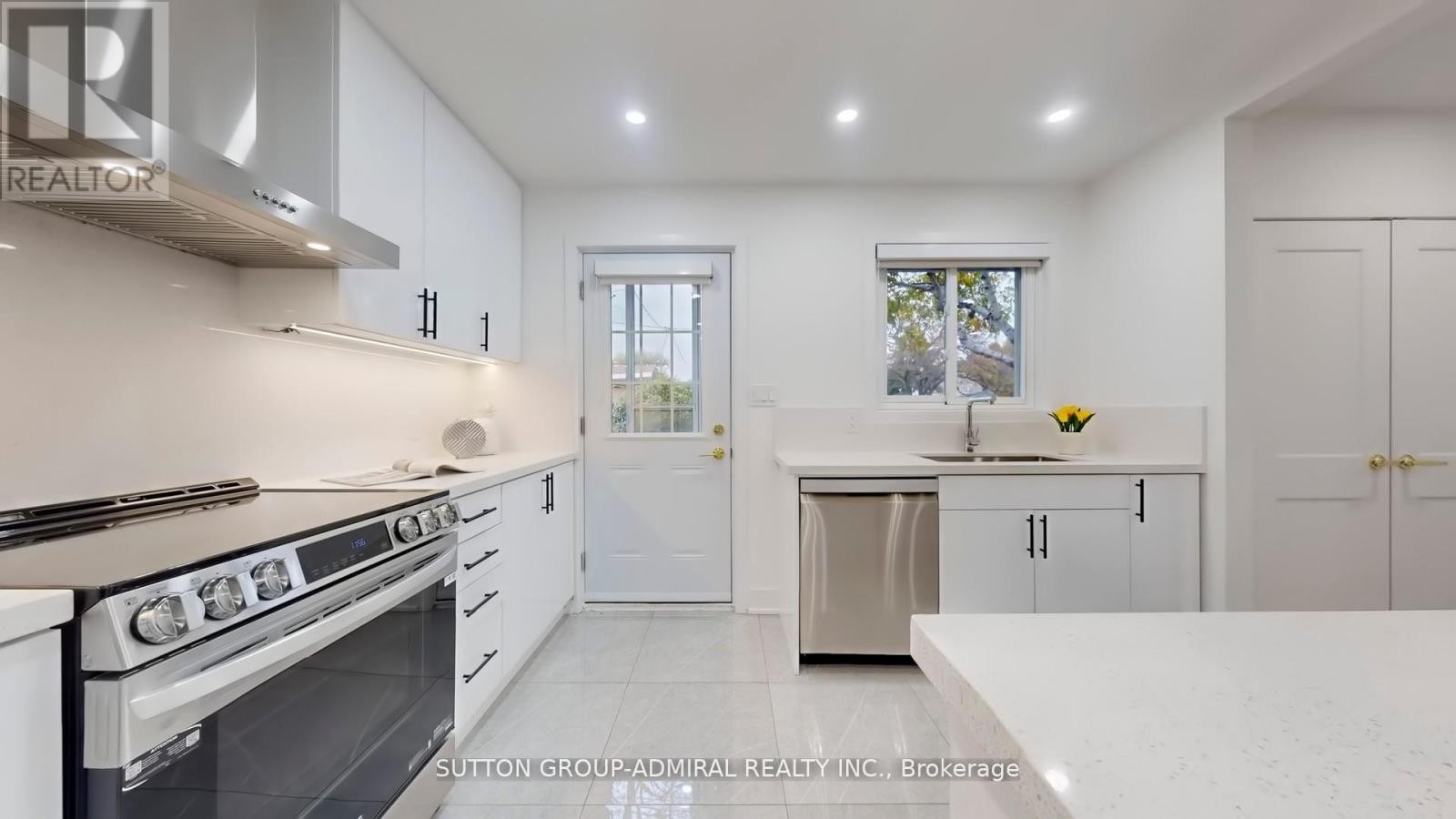 












105 BALTRAY CRESCENT

,
Toronto (Parkwoods-Donalda),




Ontario
M3A2H5

