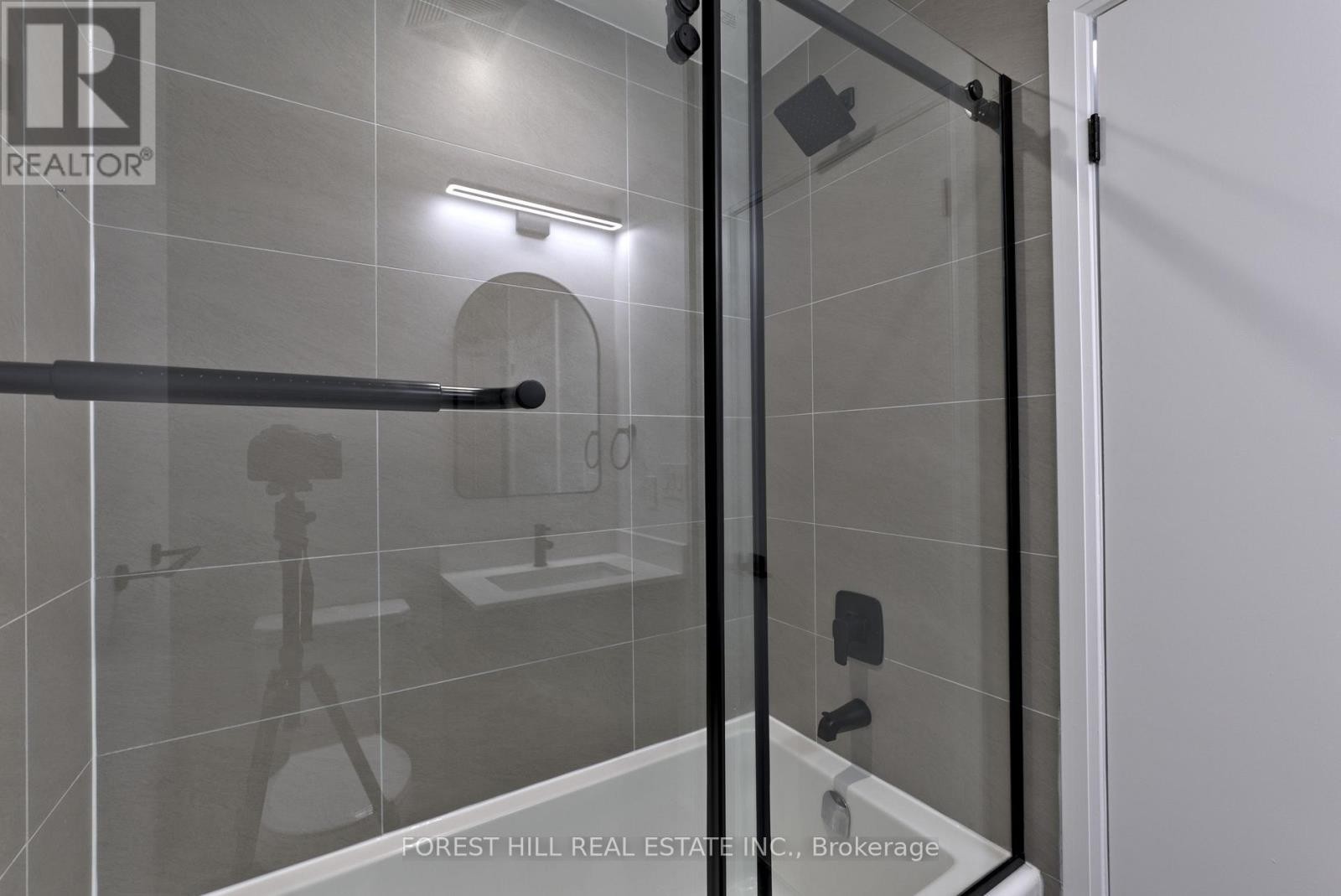 












2502 - 11 BOGERT AVENUE

,
Toronto (Lansing-Westgate),




Ontario
M2N0H4

