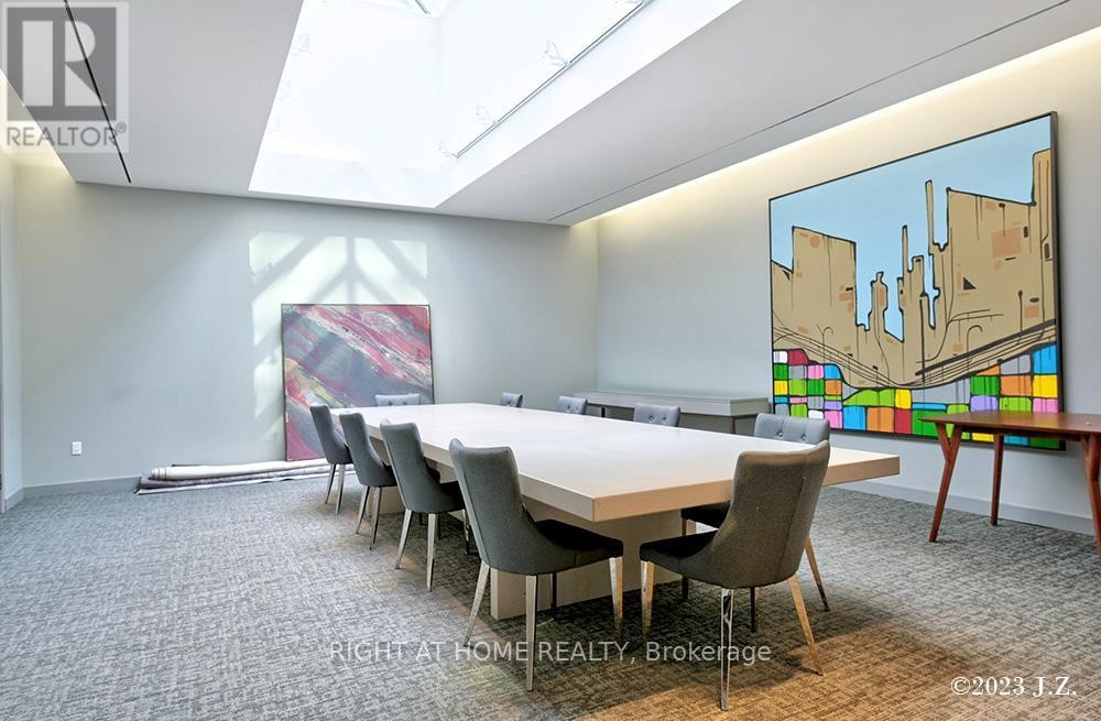 












217 - 637 LAKE SHORE BOULEVARD W

,
Toronto (Niagara),




Ontario
M5V1A8

