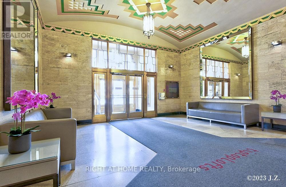 












217 - 637 LAKE SHORE BOULEVARD W

,
Toronto (Niagara),




Ontario
M5V1A8

