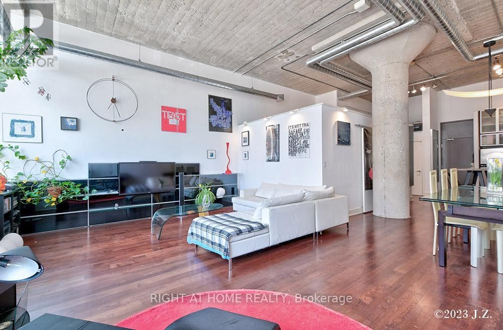 












217 - 637 LAKE SHORE BOULEVARD W

,
Toronto (Niagara),




Ontario
M5V1A8

