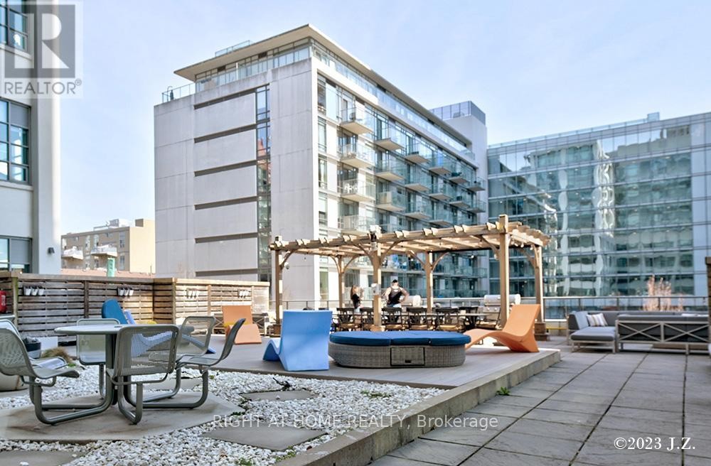 












217 - 637 LAKE SHORE BOULEVARD W

,
Toronto (Niagara),




Ontario
M5V1A8

