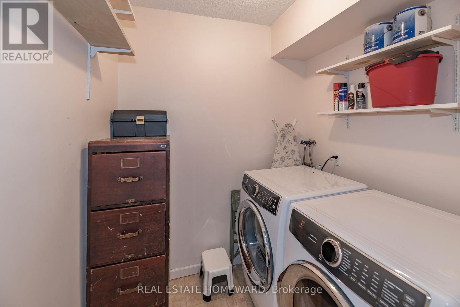 












1202 - 3300 DON MILLS ROAD

,
Toronto (Don Valley Village),




Ontario
M2J4X7

