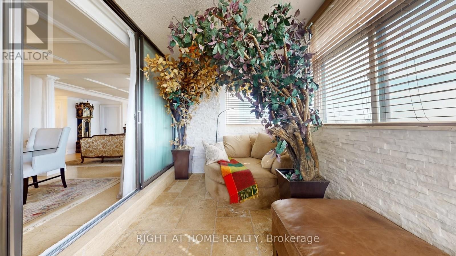 












2805 - 100 ANTIBES DRIVE

,
Toronto (Westminster-Branson),




Ontario
M2R3N1

