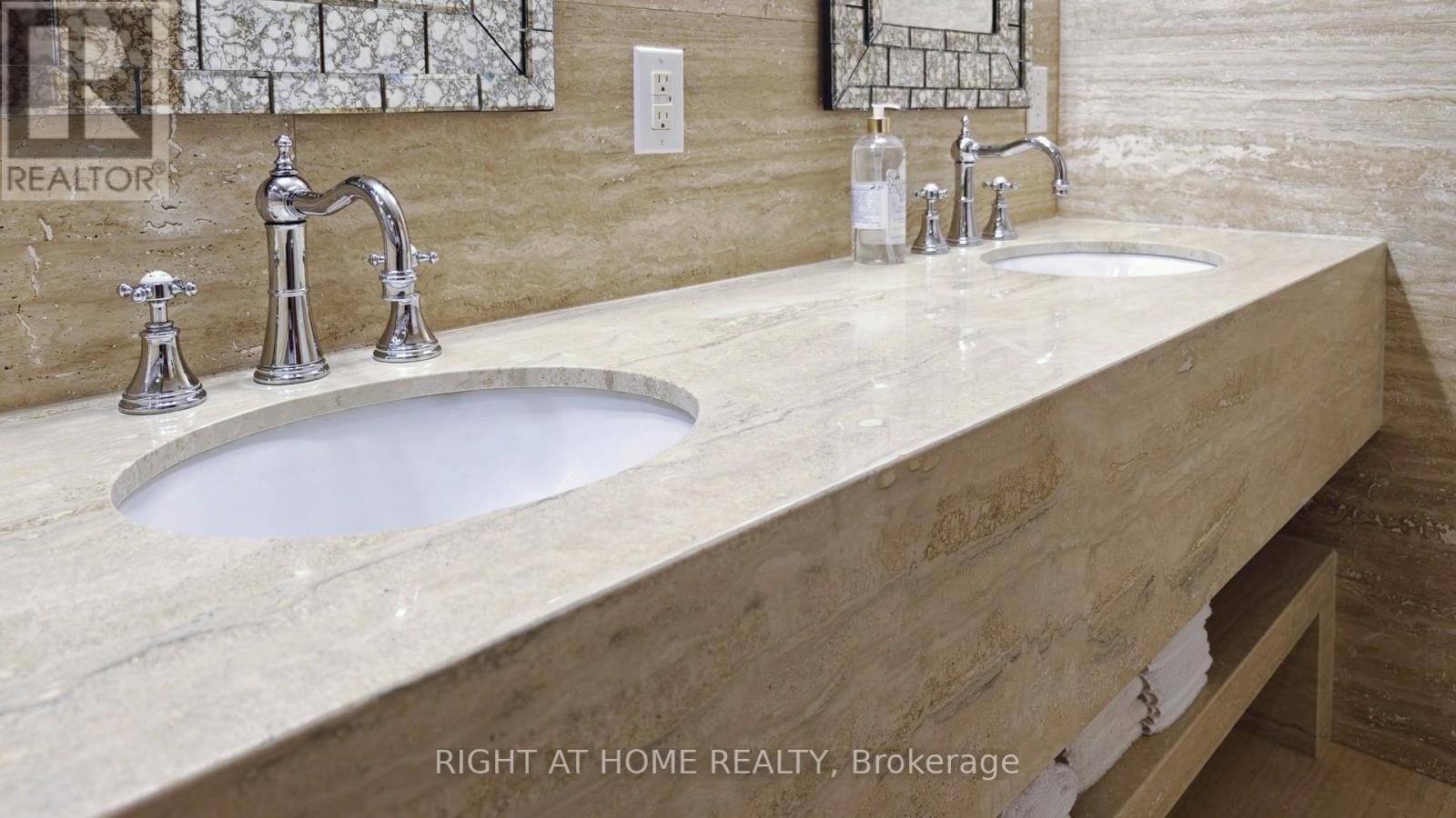 












2805 - 100 ANTIBES DRIVE

,
Toronto (Westminster-Branson),




Ontario
M2R3N1

