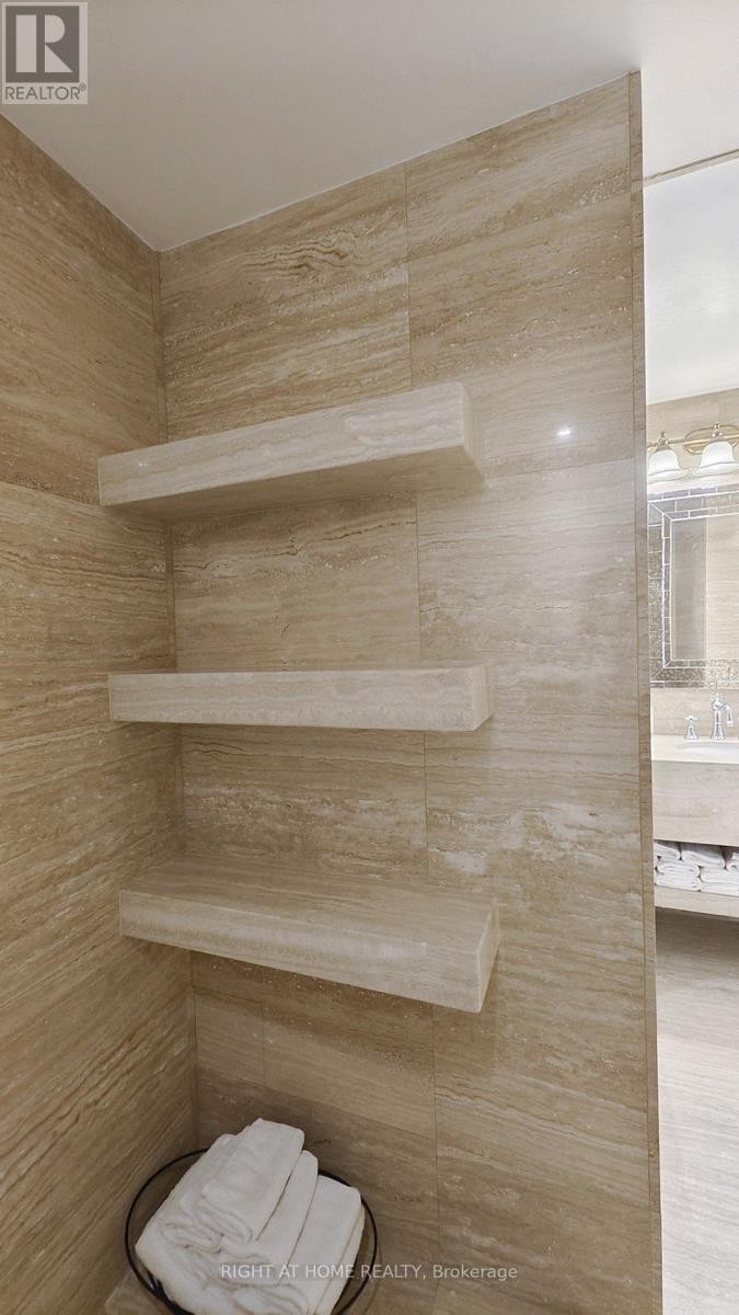 












2805 - 100 ANTIBES DRIVE

,
Toronto (Westminster-Branson),




Ontario
M2R3N1

