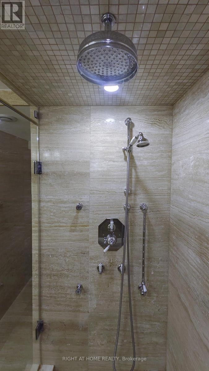 












2805 - 100 ANTIBES DRIVE

,
Toronto (Westminster-Branson),




Ontario
M2R3N1

