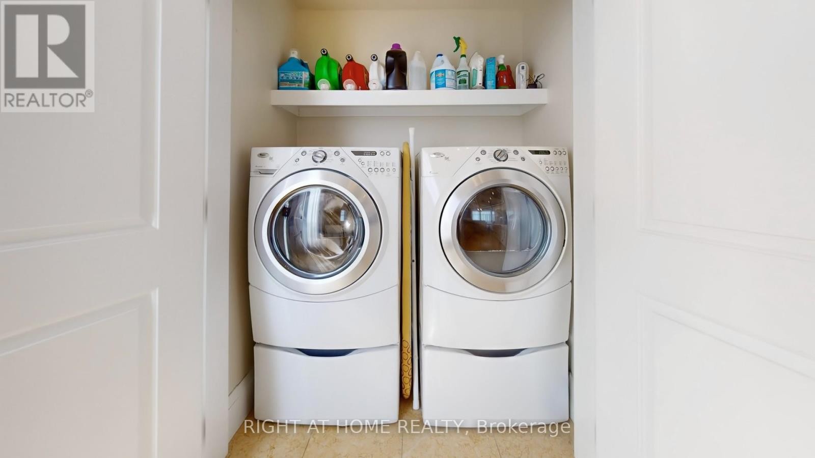 












2805 - 100 ANTIBES DRIVE

,
Toronto (Westminster-Branson),




Ontario
M2R3N1

