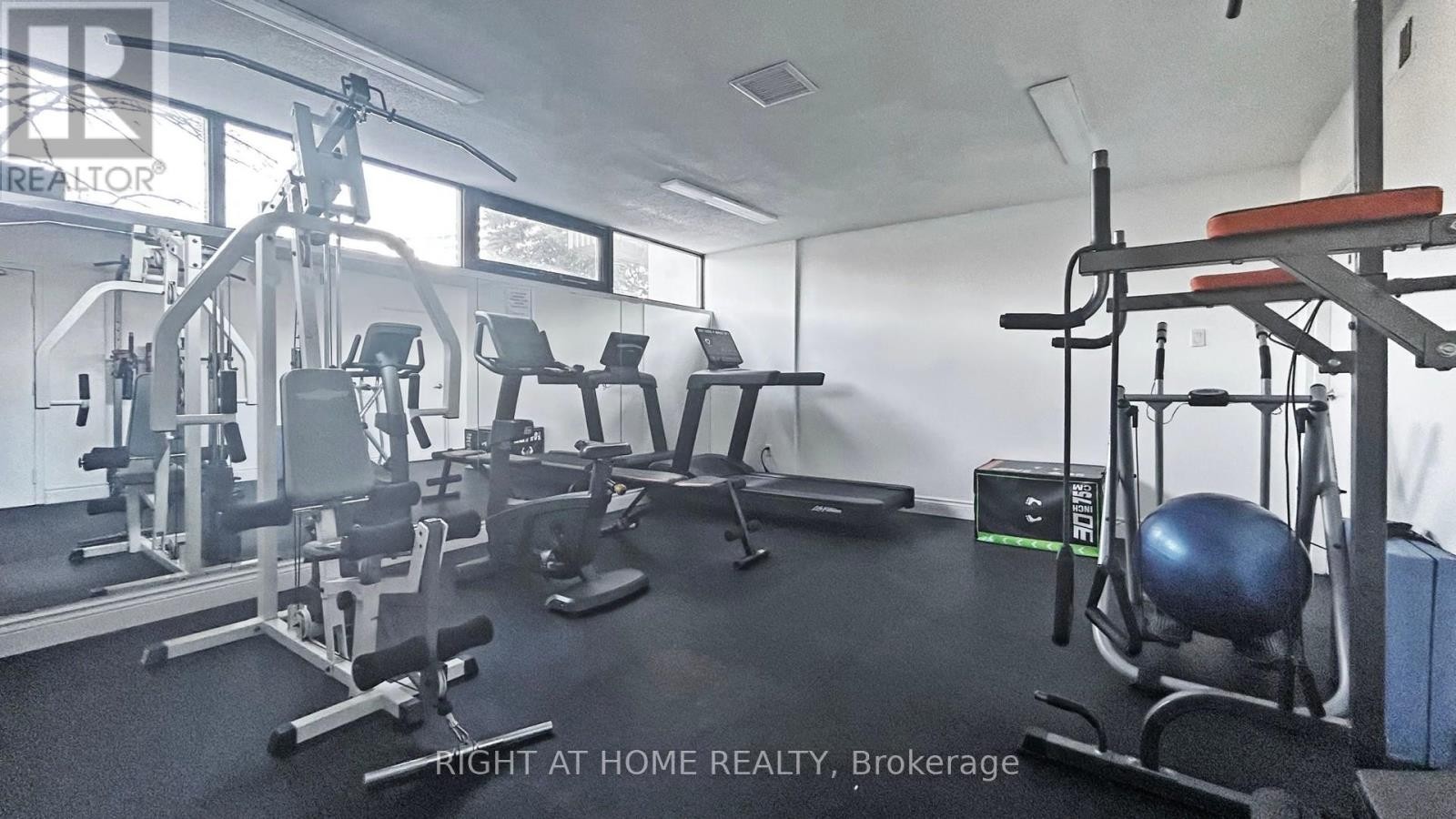 












2805 - 100 ANTIBES DRIVE

,
Toronto (Westminster-Branson),




Ontario
M2R3N1

