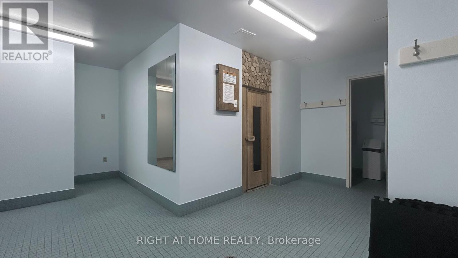 












2805 - 100 ANTIBES DRIVE

,
Toronto (Westminster-Branson),




Ontario
M2R3N1

