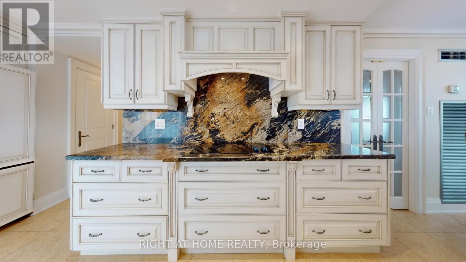 












2805 - 100 ANTIBES DRIVE

,
Toronto (Westminster-Branson),




Ontario
M2R3N1

