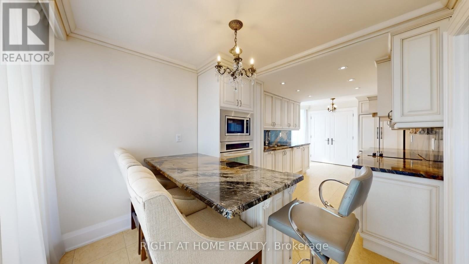 












2805 - 100 ANTIBES DRIVE

,
Toronto (Westminster-Branson),




Ontario
M2R3N1

