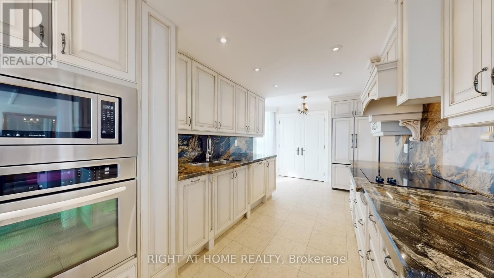 












2805 - 100 ANTIBES DRIVE

,
Toronto (Westminster-Branson),




Ontario
M2R3N1

